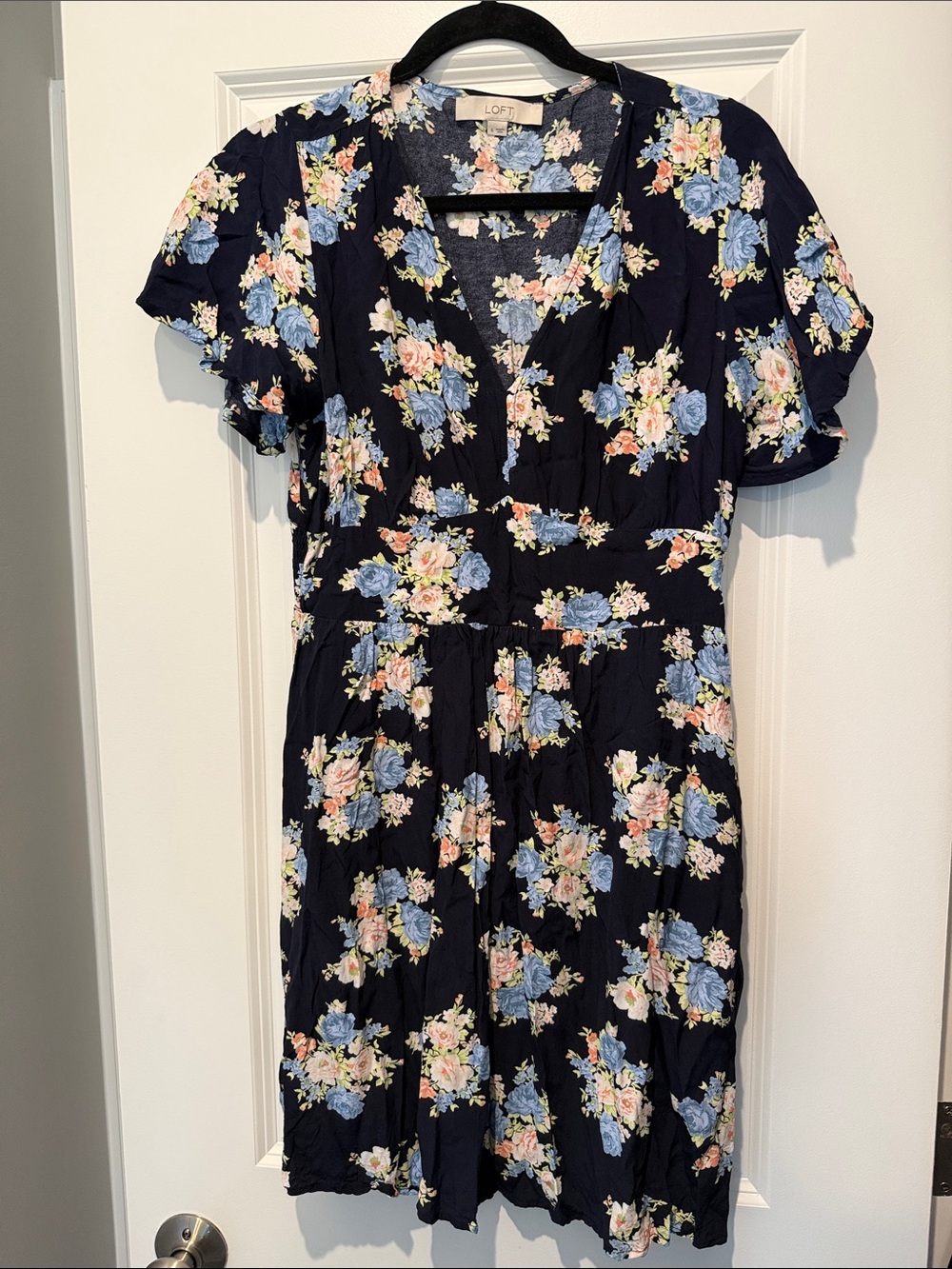 LOFT Navy Blue Floral V‑Neck Flutter Sleeve Dress size 6